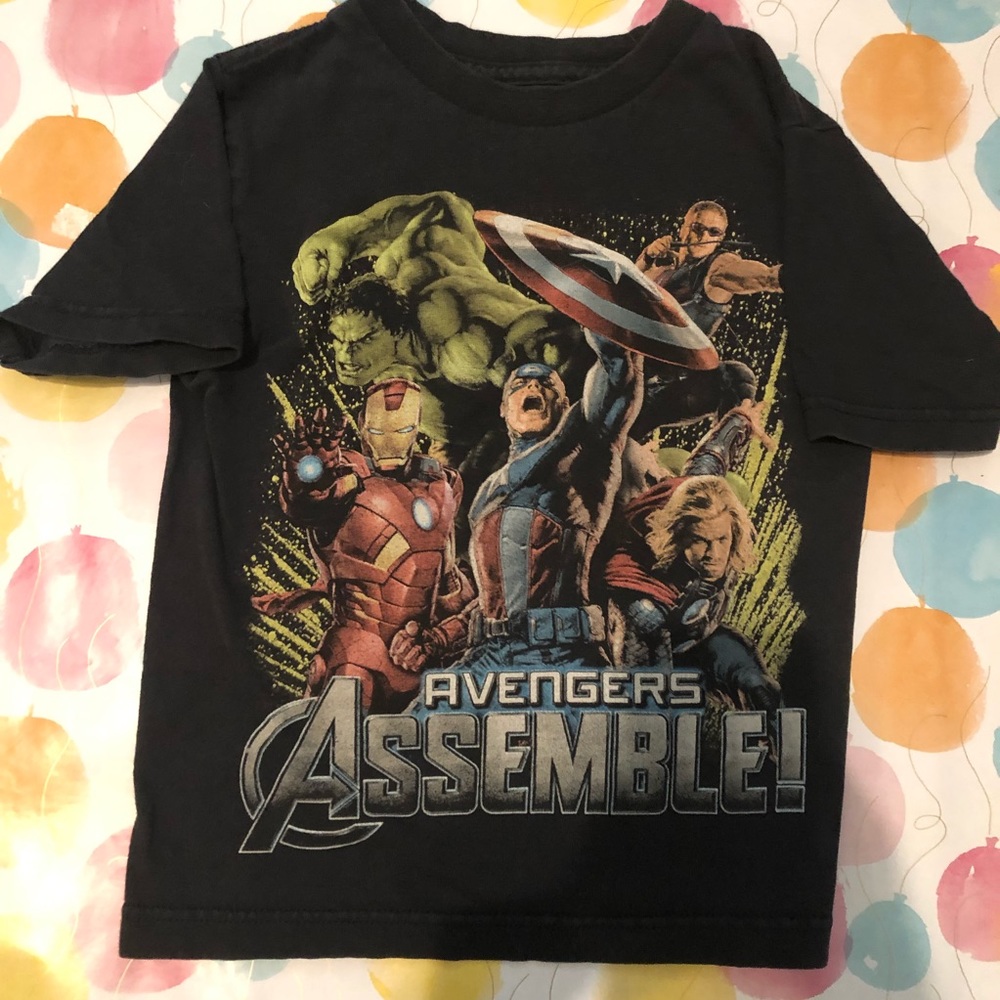 kids size 4 avengers tshirt